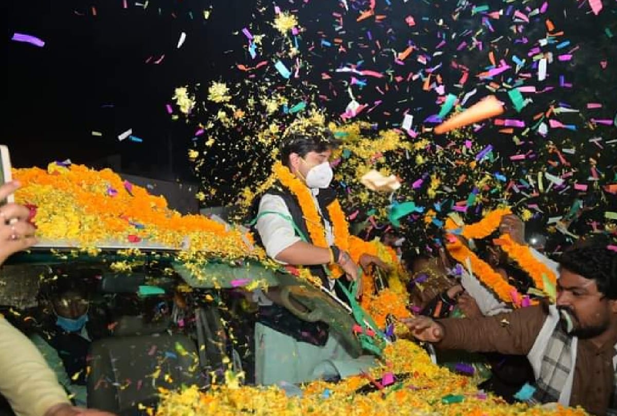 In the roadshow of Union Minister Jyotiraditya Scindia many pockets were cut in Shivpuri