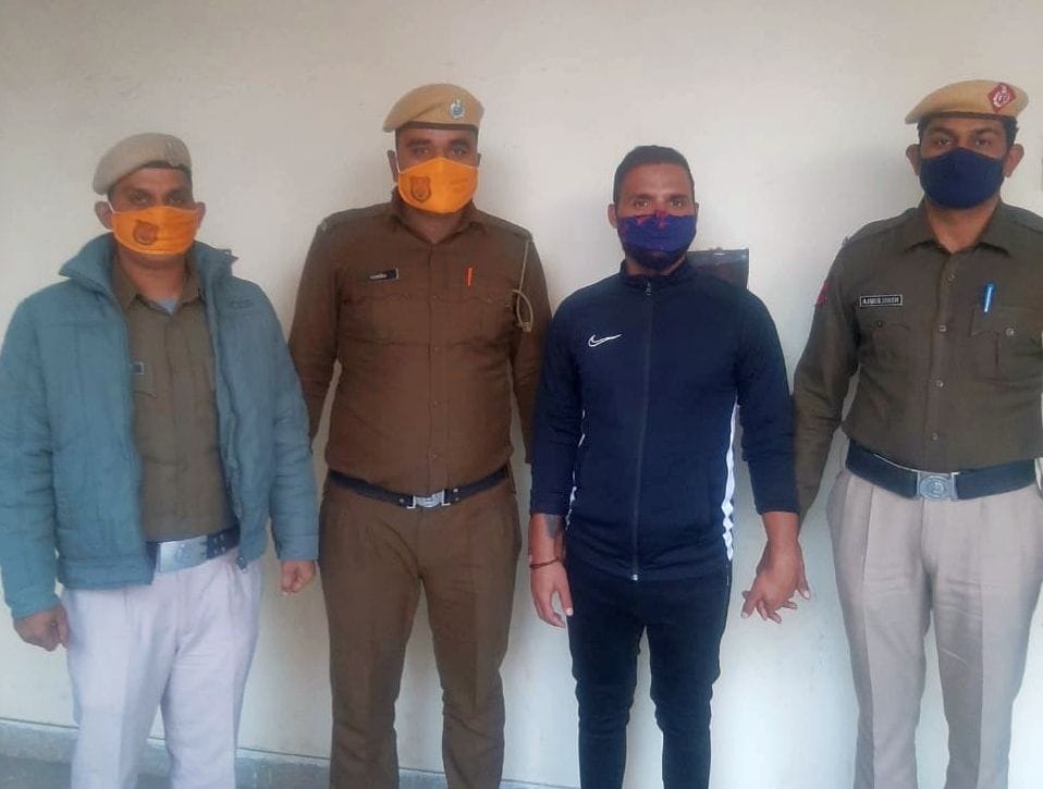 Arrested for giving information of RTA staff to overloaded vehicles by creating WhatsApp group