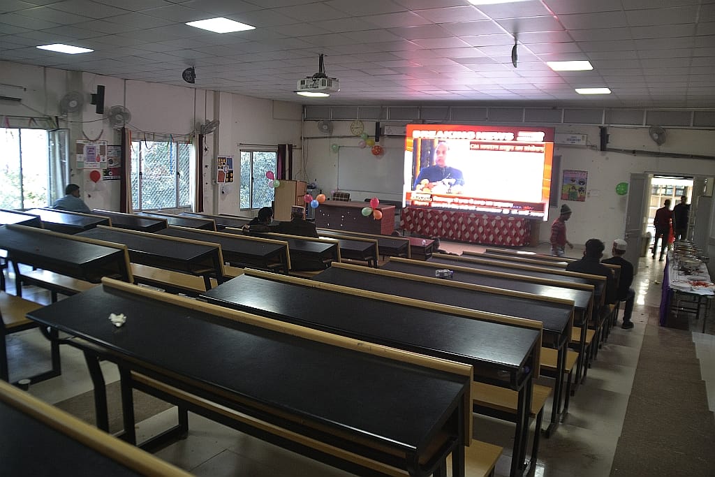 in medical college nahan maximum chairs empty no body came to see the live event of aims bilaspur on sunday