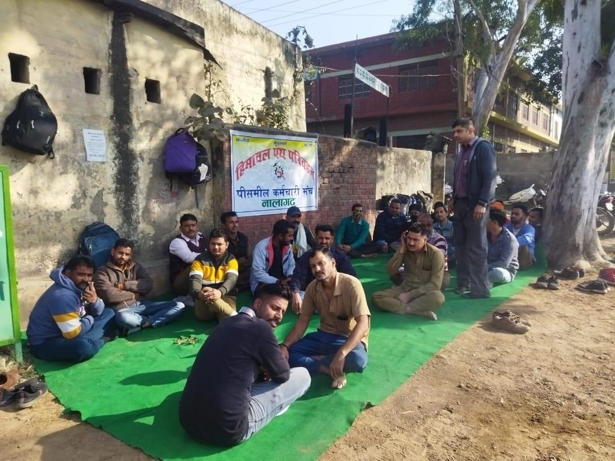 Piecemeal workers strike continues on seventh day in Solan and Nalagarh