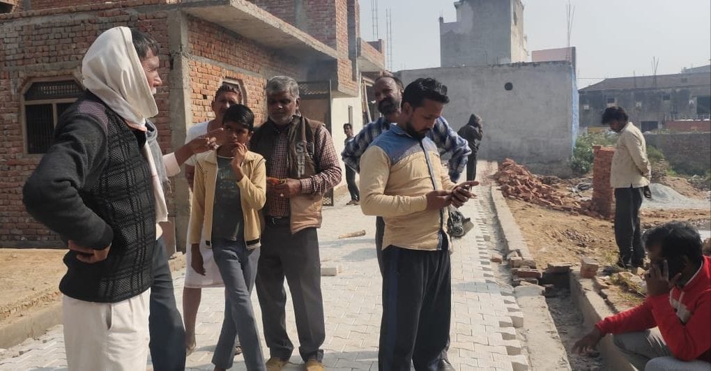 Hathras: Substandard material was being used in the road, work stopped