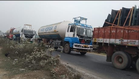 Lucknow highway jammed for three hours due to several vehicle breakdowns