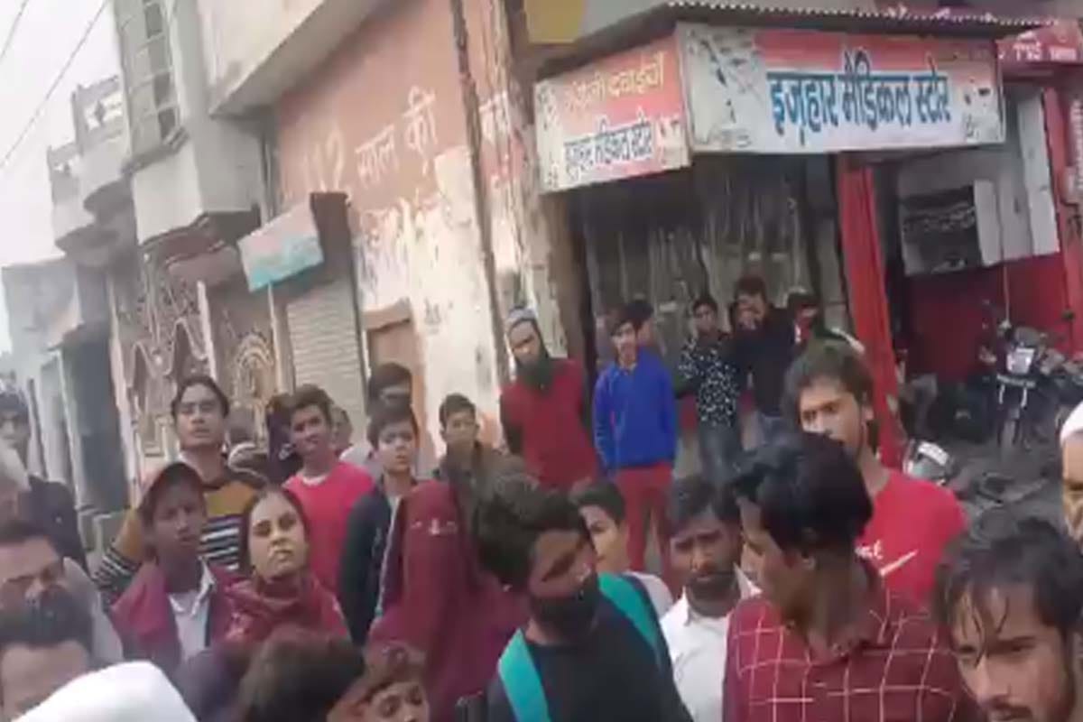 Accident in Meerut: fifteen people including school students scorched due to acid fall on Lisari Road