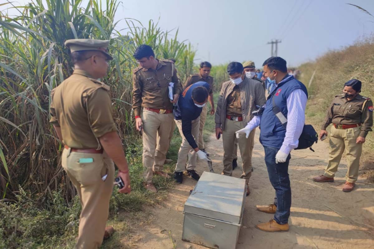 Murder : woman dead body thrown to a river bank in a box after murder in Kharkhauda