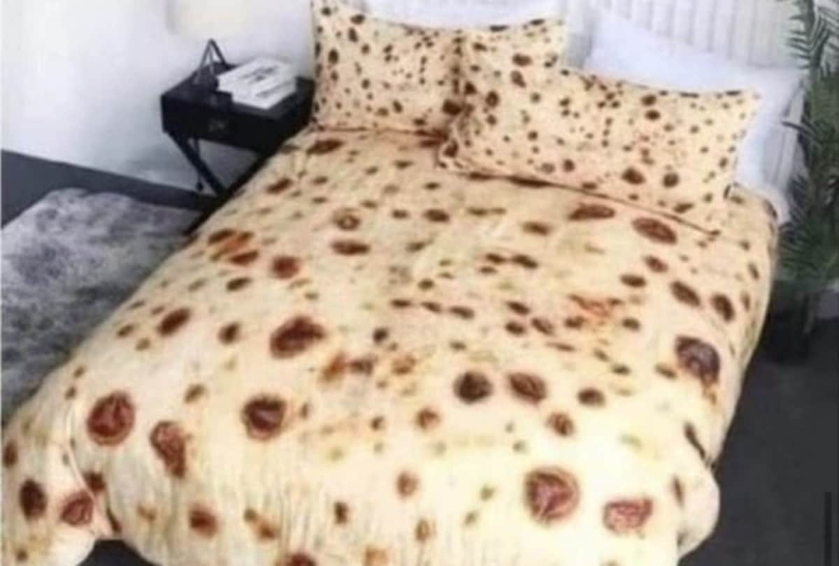 Indian American Model and actress Padma Lakshmi shared picture of Naan Bedsheet with pilau cases