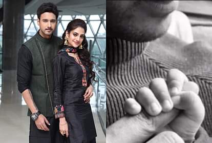 nusrat jahan share cute picture of yash dasgupta and yishaan he hold his father finger photo goes viral