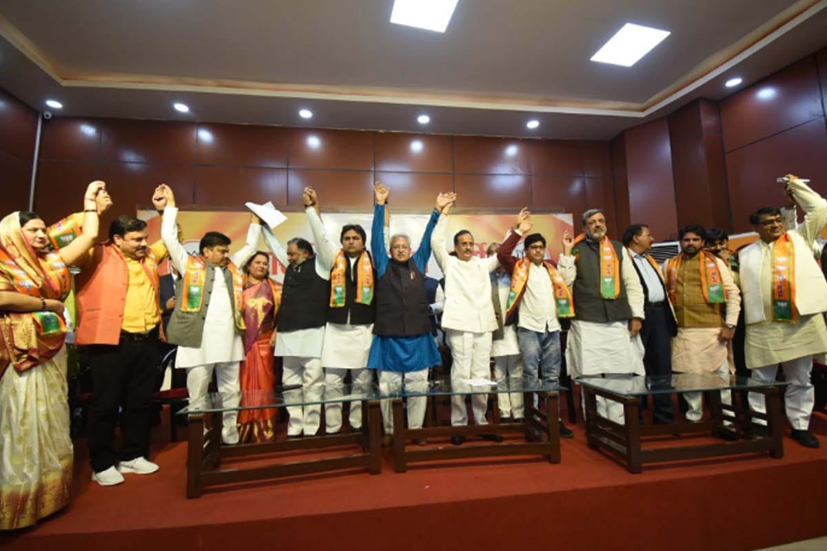 UP Elections: Ten leaders of Western UP, including SP leader Gopal Agarwal from Meerut, joined BJP, stir intensified