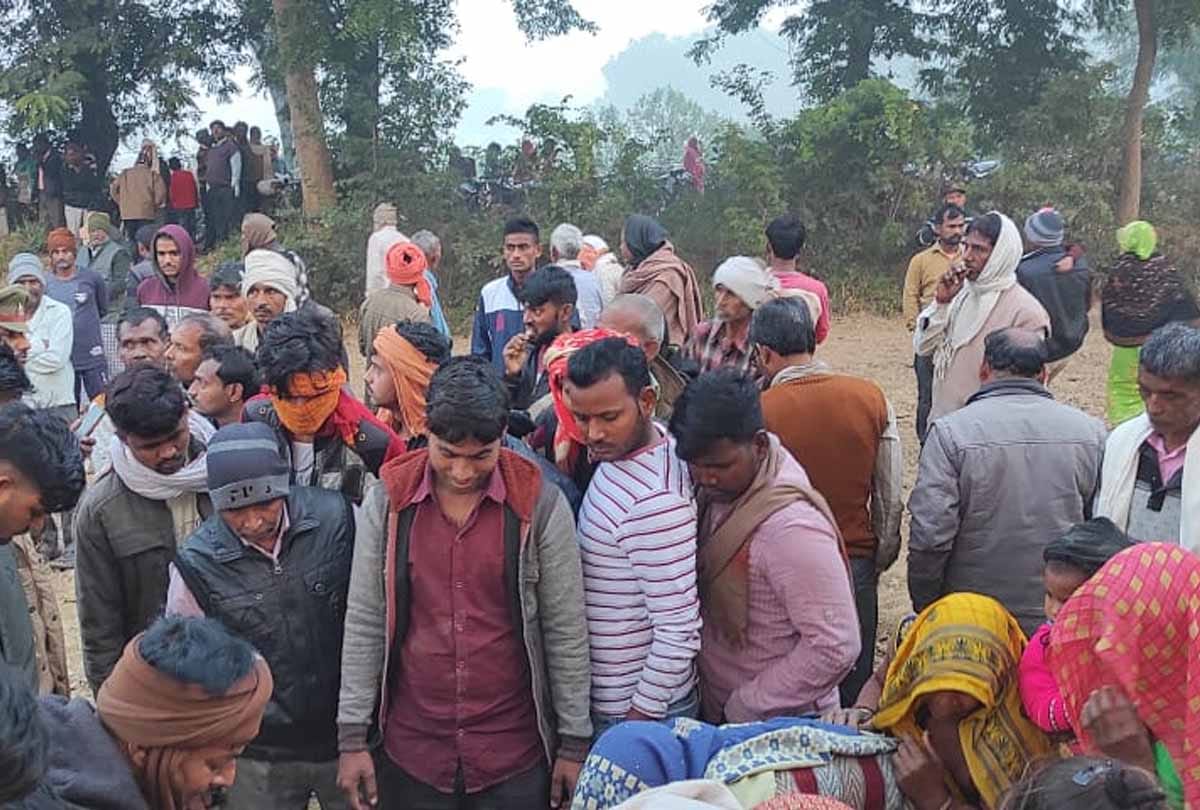 Auraiya: Farmer's body found hanging from neem tree, family members accused of murder