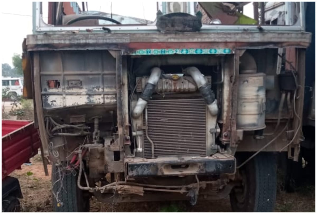 Police recovered the stolen truck in chhatarpur madhya pradesh, thiefs were planning to sell it in junk after cutting it