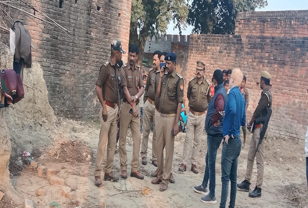 Prayagraj: The dead body of an eight-year-old innocent Girl missing for two days, was found in the bushes, fear of Harassment