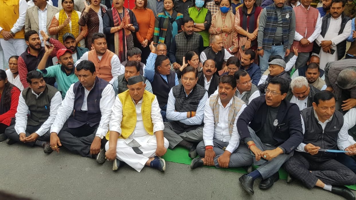 uttarakhand election 2022: Attack on former cabinet minister Yashpal Arya and his son, congress protest today