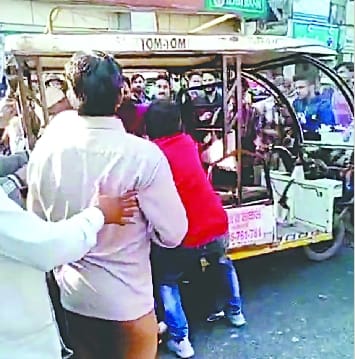 Bullying of bike riders at Circuit House intersection
