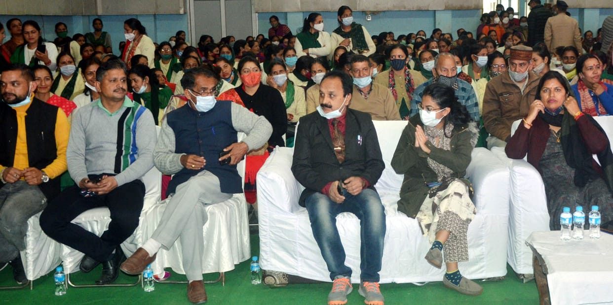 Live broadcast from AIIMS Bilaspur also shown on LED in Hamirpur