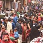 कोरोना के बढ़ते केस के बीच जम्मू के बाजार का नजारा।