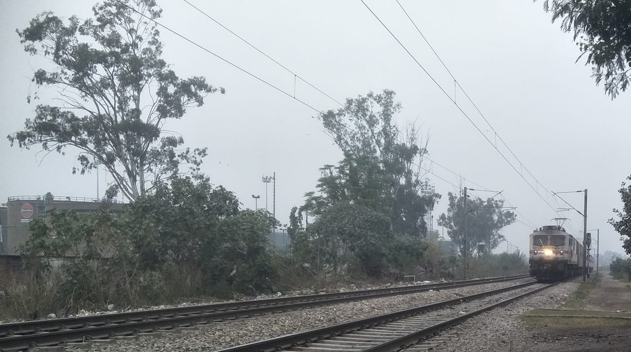 The mercury dropped by two degrees due to drizzle, strong winds made the feeling of winter