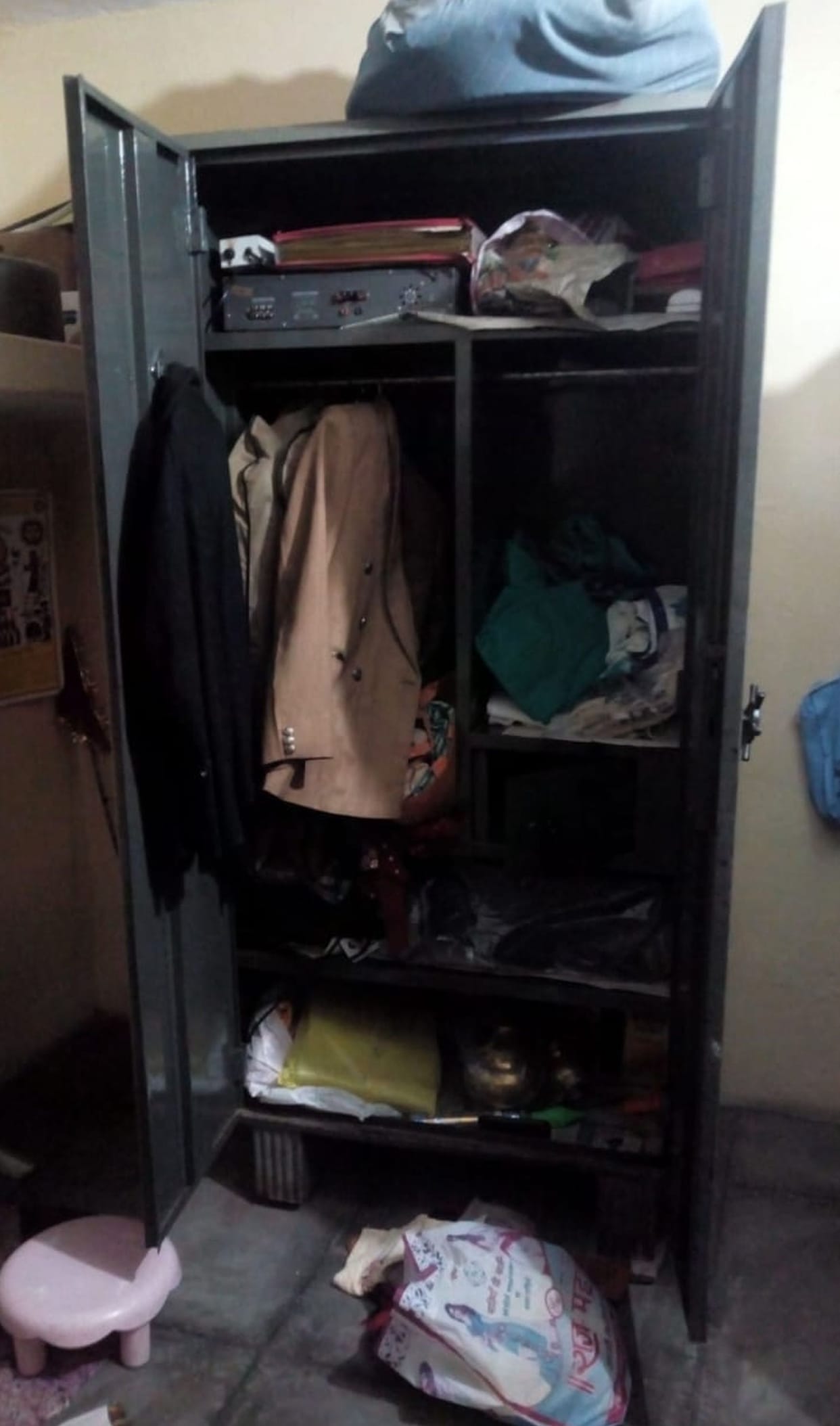 Breaking the locks of two houses, jewelry worth 5.50 lakhs was stolen