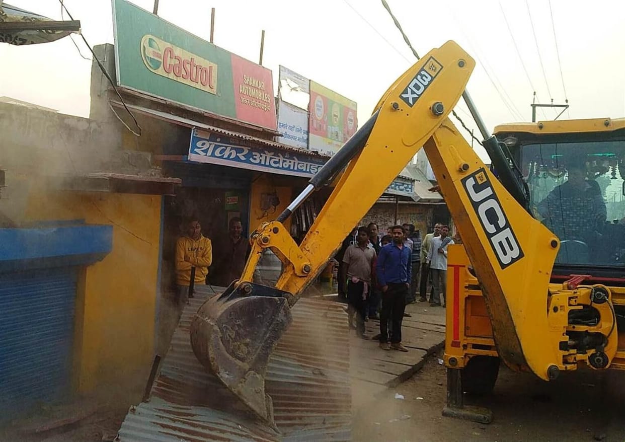 Hathras: Mahabali thundered over illegal encroachment, vehicles confiscated