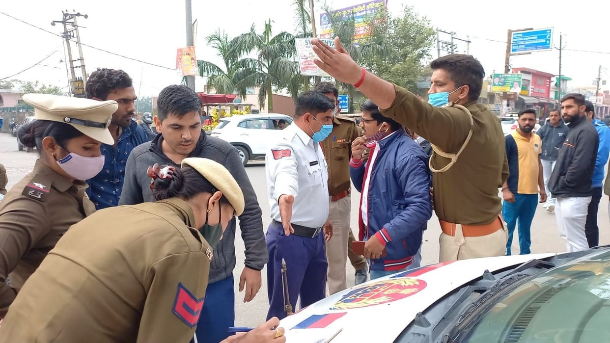 If the challan is cut without the mask, then the young man is upset, told the traffic in-charge - you should also be cut