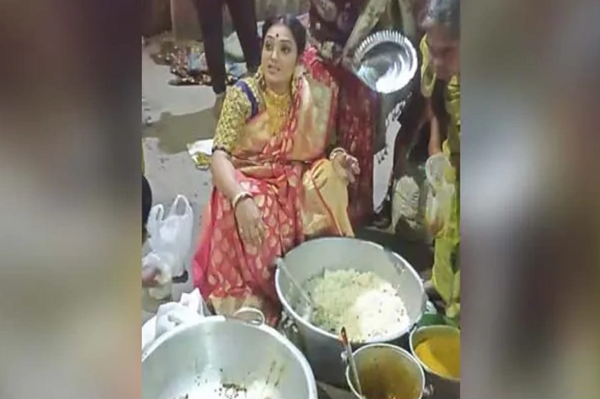 Bengal Woman Serves Leftover Food From Wedding To The Needy Wins Hearts