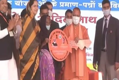 CM Yogi attack on Akhilesh yadav in Azamgarh said you should get corona vaccine amid omicron variant