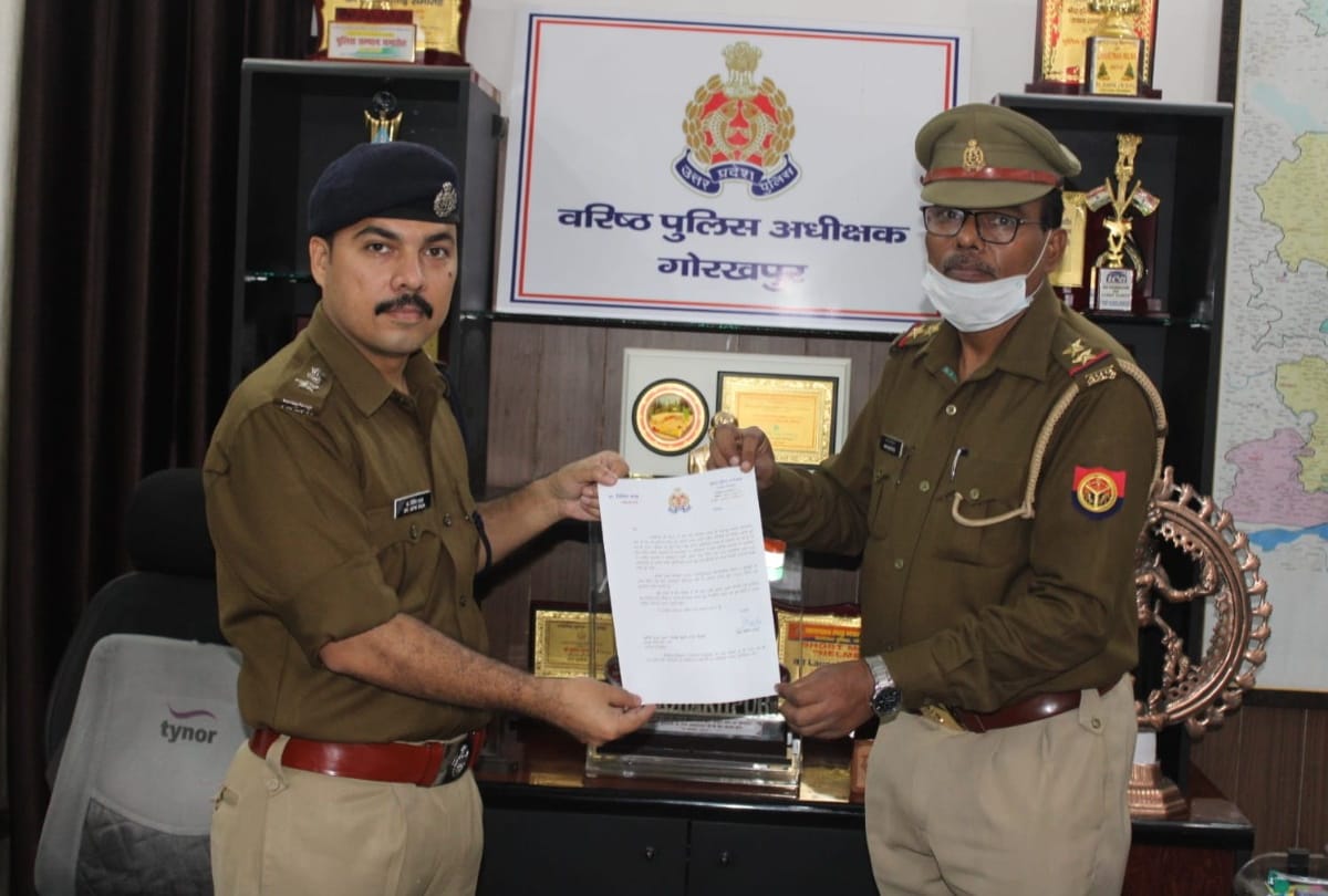 ADG akhil kumar appreciated by giving citation to policemen who introduced children to family members