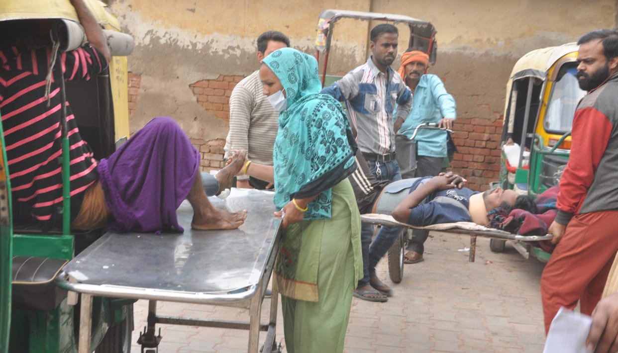ward boys are nowhere, attendent have to carry stretcher