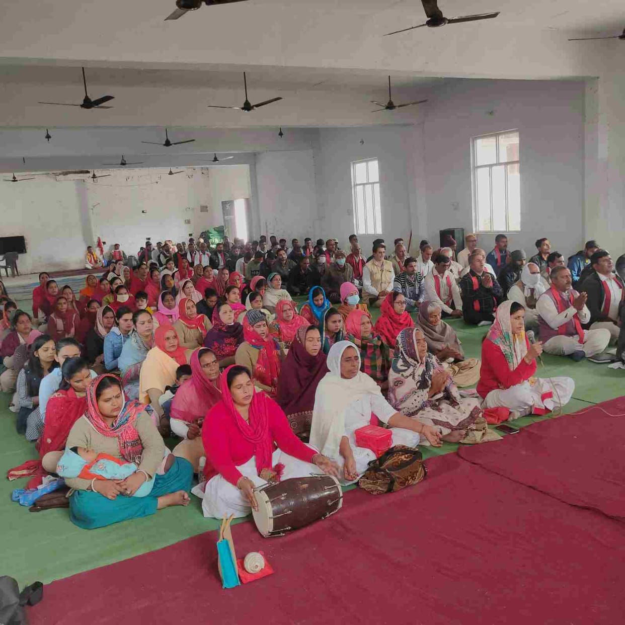 The sangat cheered in the Maha Aarti, Yamunanagar