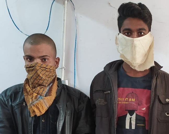 fathepur news,Two caught stealing in Laxmi Cotsin Mill