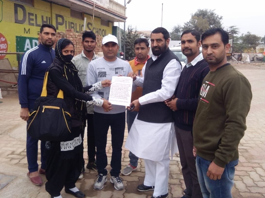 Vocational teachers wrote demand letter in the name of Chief Minister and Education Minister with blood