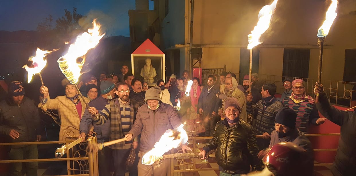 torch lit so that the suffer should be seen to government