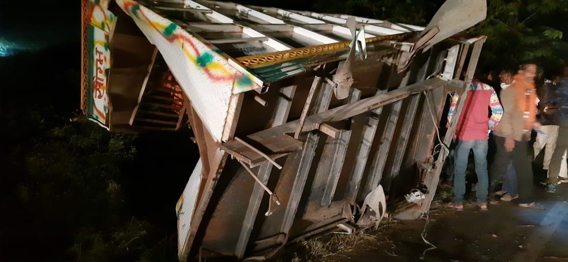 Two farmers riding loader died due to collision with trolley, four injured referred to district hospital from PHC