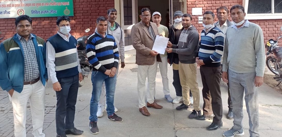 Health workers union handed over memorandum to health center in-charge