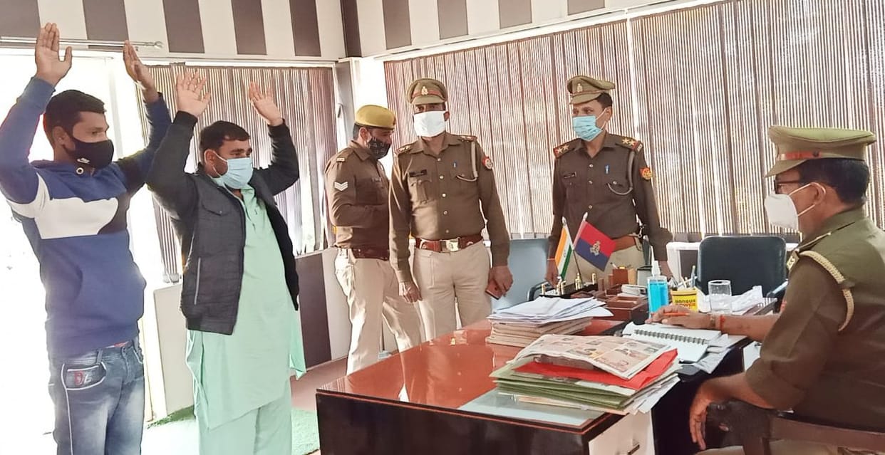 Two accused of attack reached Kotwali to surrender by raising hands