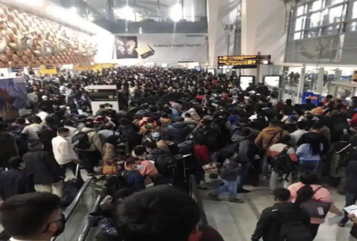 Omicron variant: Special strategies for crowd management at delhi airport, Civil Aviation Minister Jyotiraditya Scindia called a high-level meeting 
