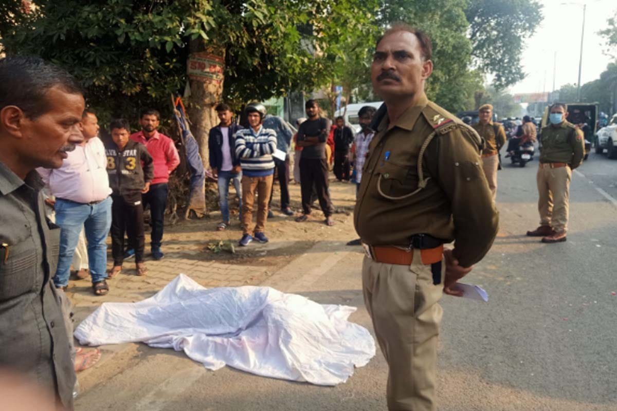 Meerut: High speed bus tramples woman, death on the spot, angry people jam the road