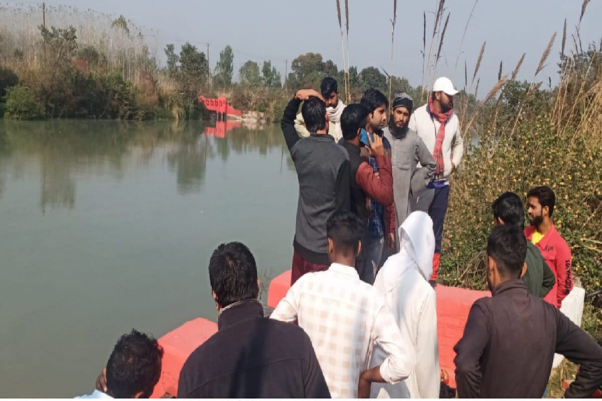 Meerut: Woman commits suicide by jumping into canal in Domestic strife