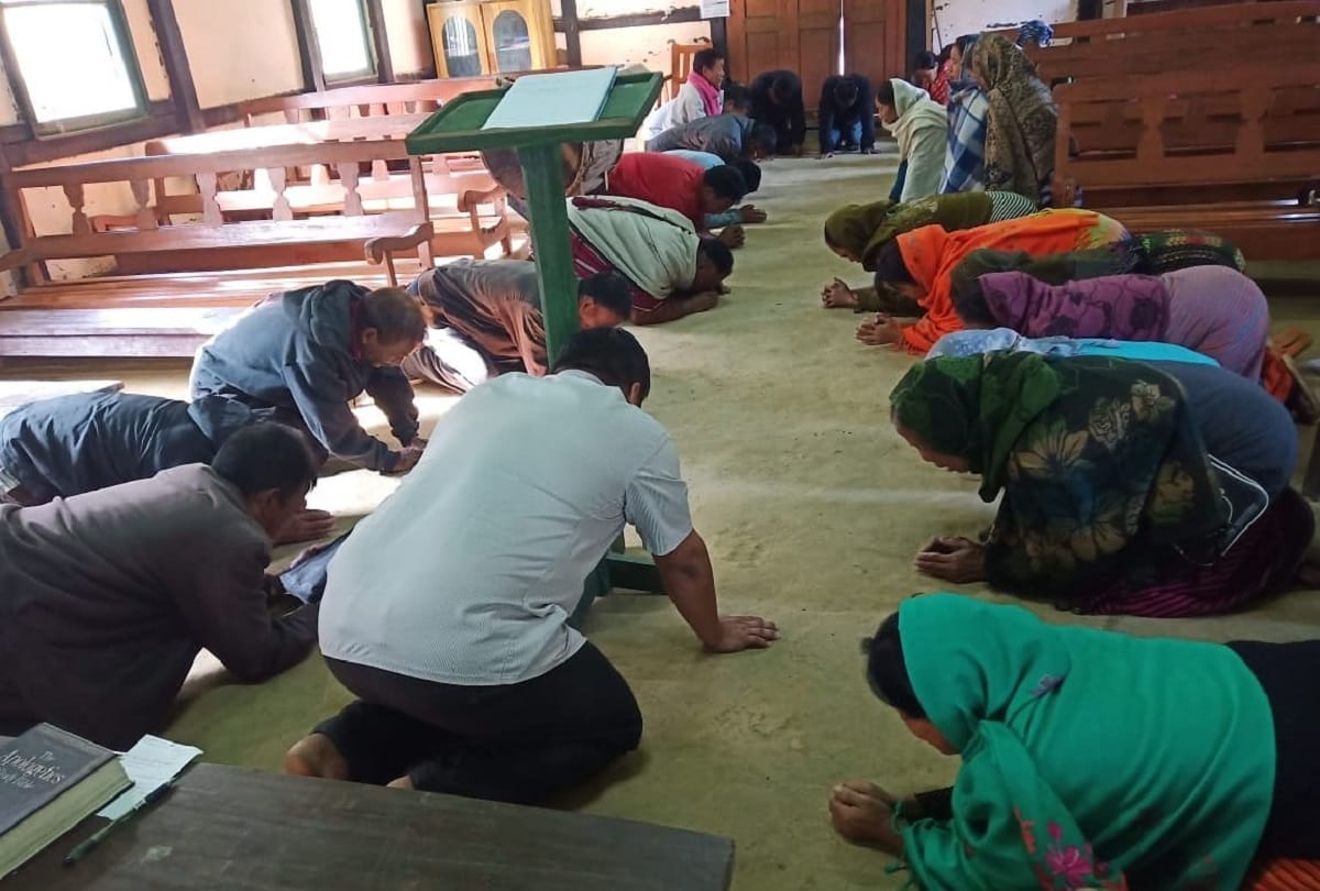 भारत-नागा शांति वार्ता के सकारात्मक परिणाम के लिए प्रार्थना करते लोग (फाइल फोटो)