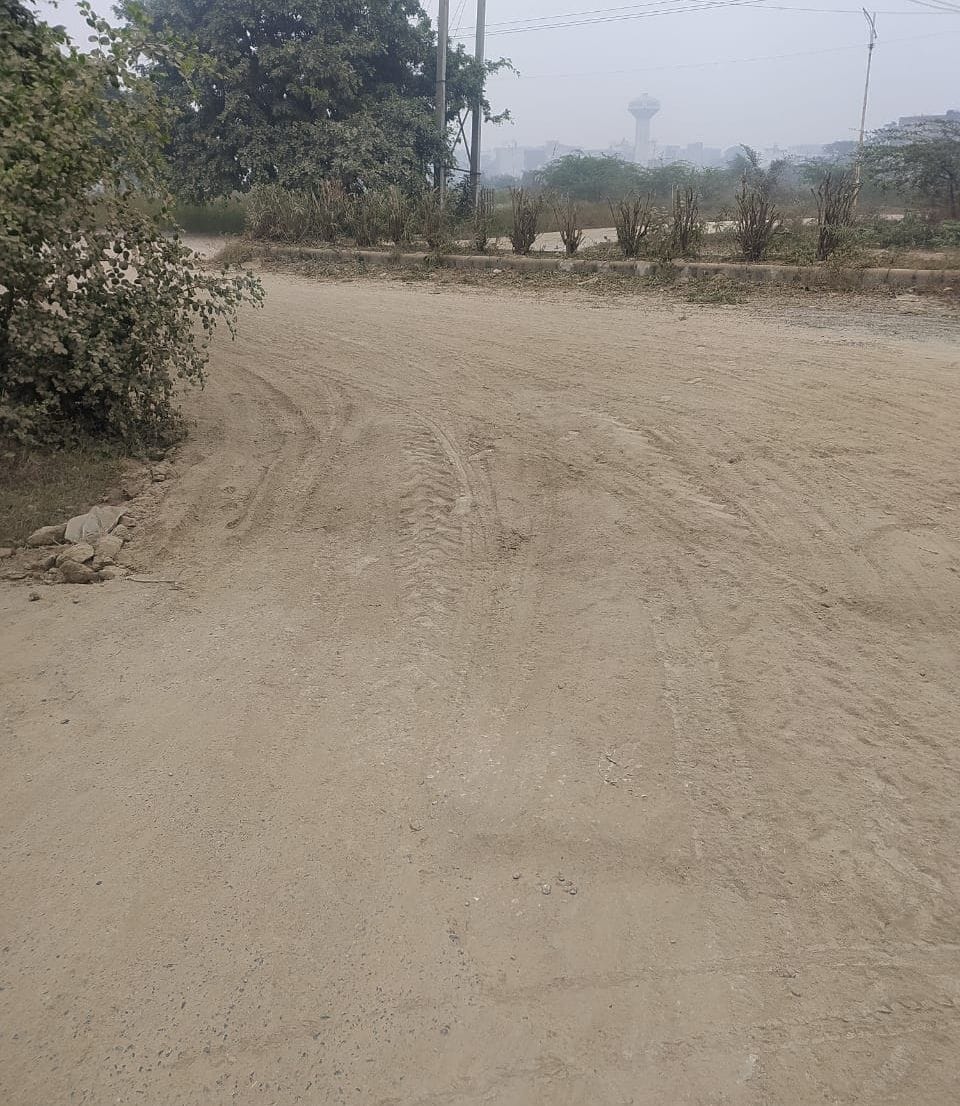 dust blowing in the sector, people upset, HUDA is not building roads
