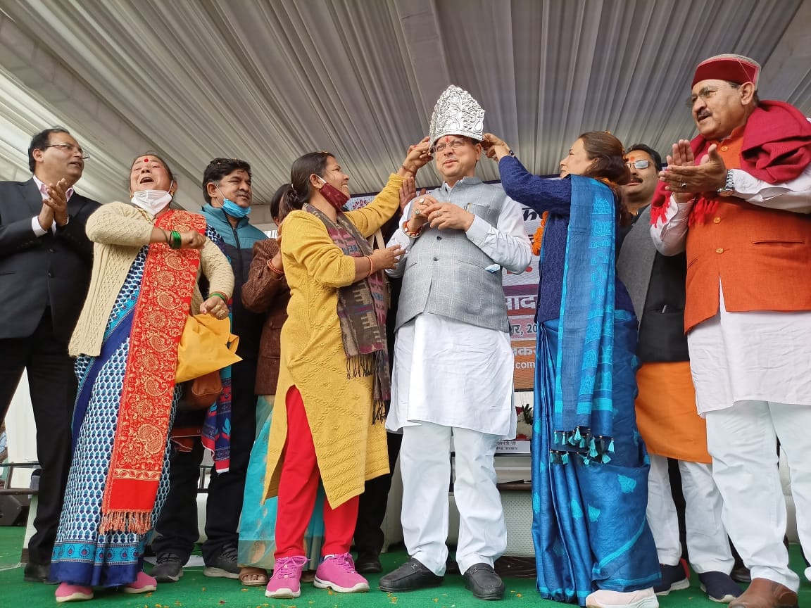 Uttarakhand News: Chief Minister Pushkar Singh Dhami gave a gift to Anganwadi workers