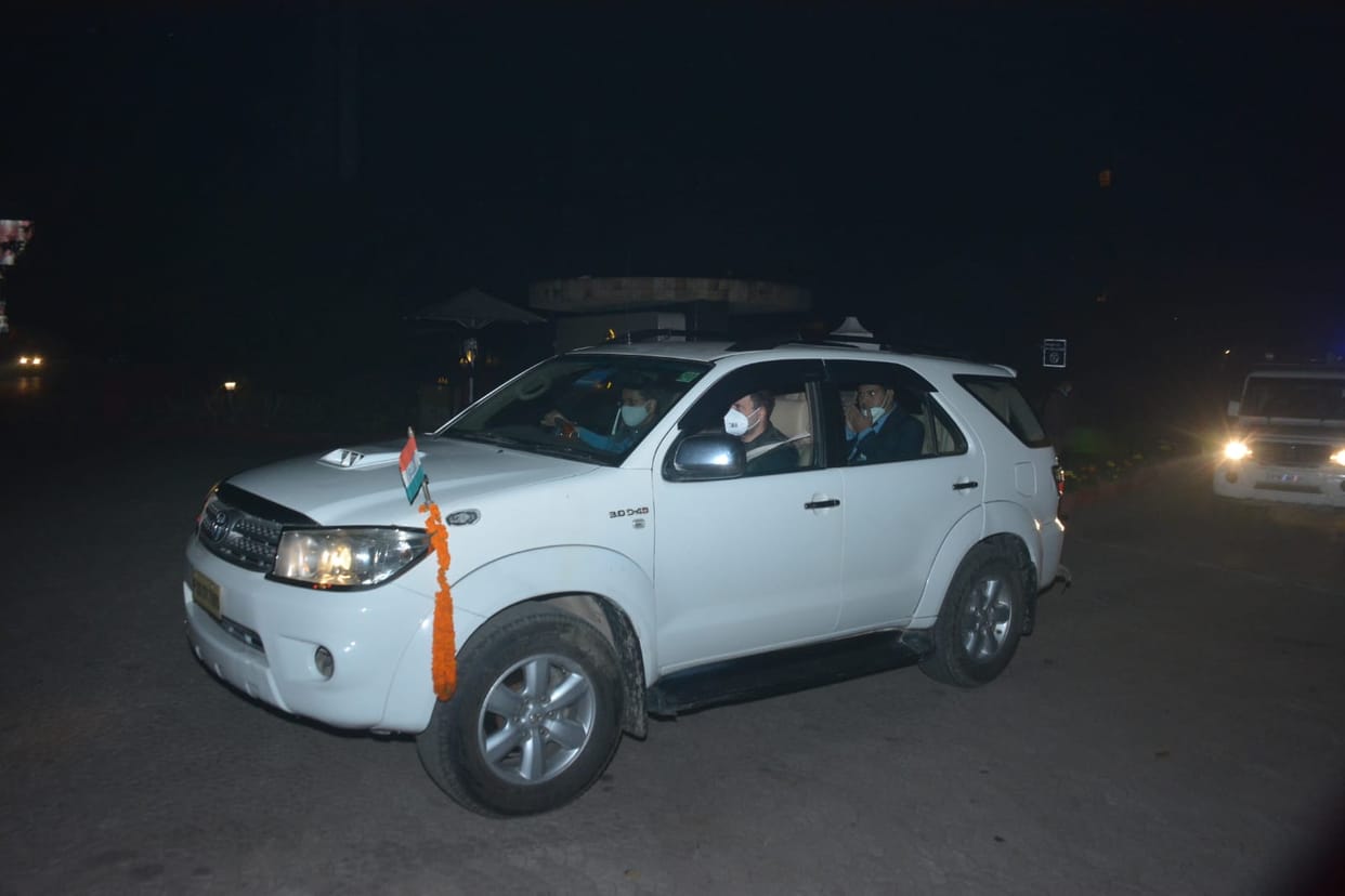 Rahul Gandhi left for Delhi from varanasi after night rest Congress workers welcomed at Babatpur airport