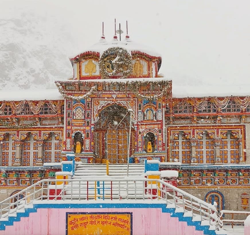 uttarakhand weather update: first snowfall in auli and many higher peaks including chardham see photos