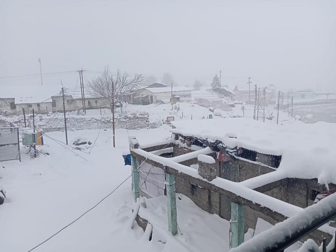 uttarakhand weather update: first snowfall in auli and many higher peaks including chardham see photos
