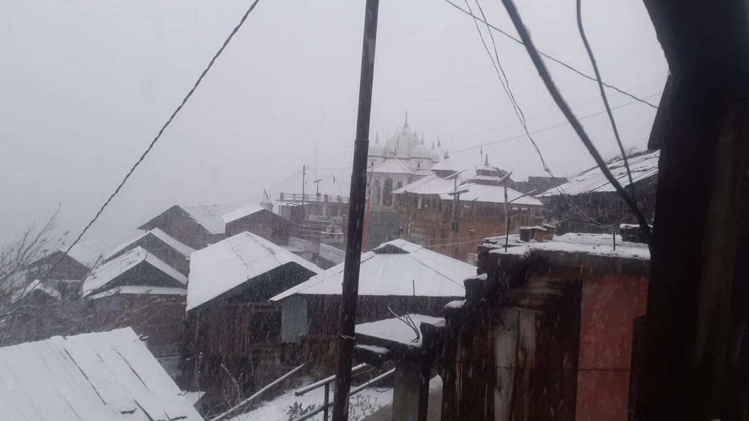 uttarakhand weather update: first snowfall in auli and many higher peaks including chardham see photos