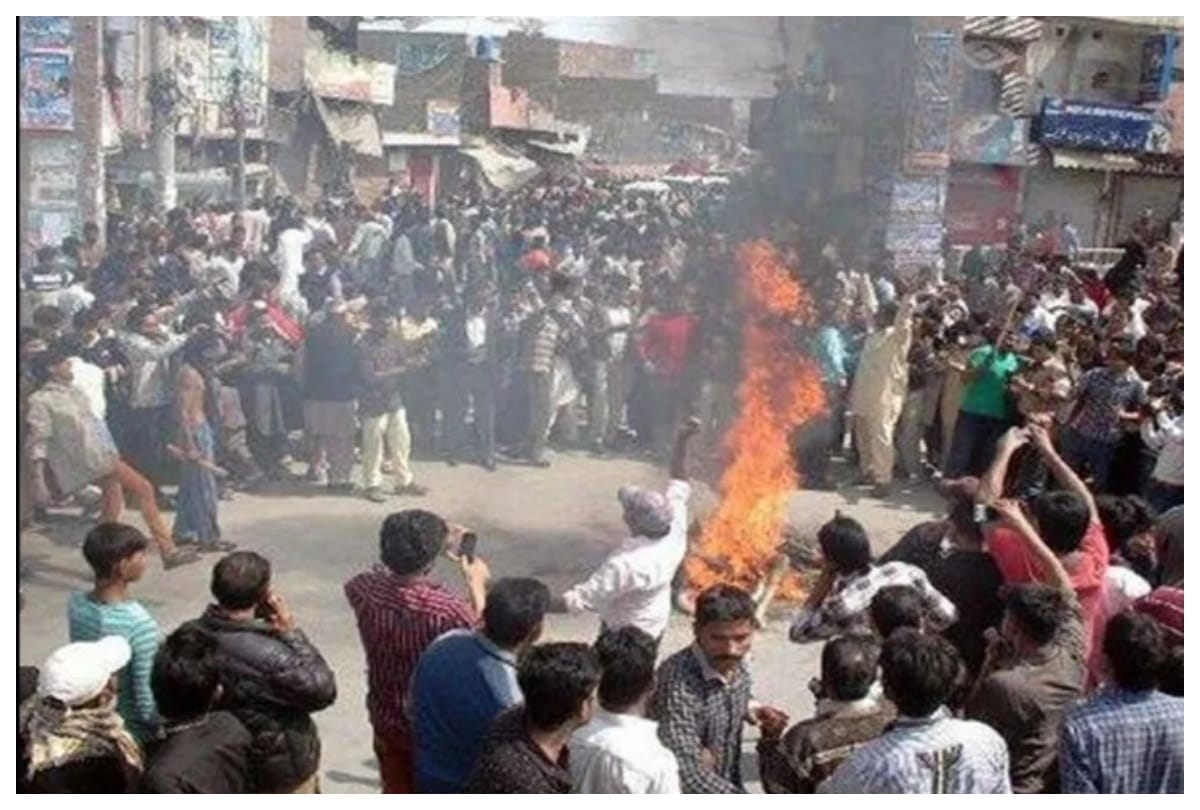 pakistan police claims that mob was trying to burn the cloth factory along with the owner in sialkot