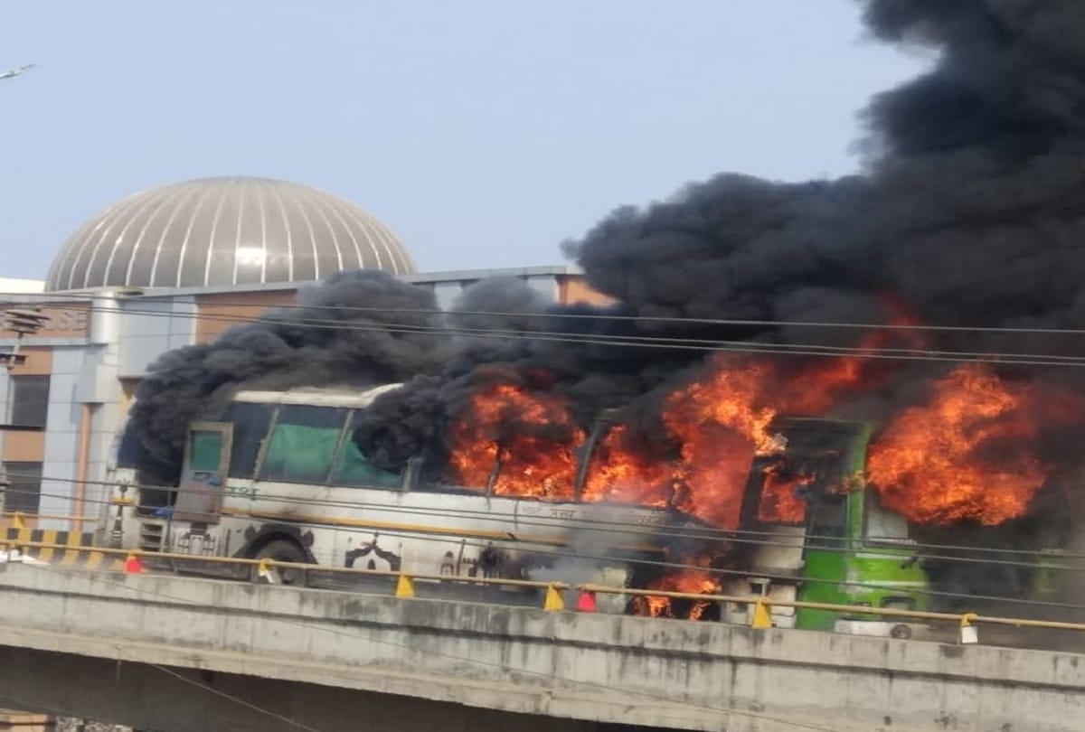 accident in varanasi massive fire broke out in bus moving on overbridge passengers narrowly escaped amidst  flames