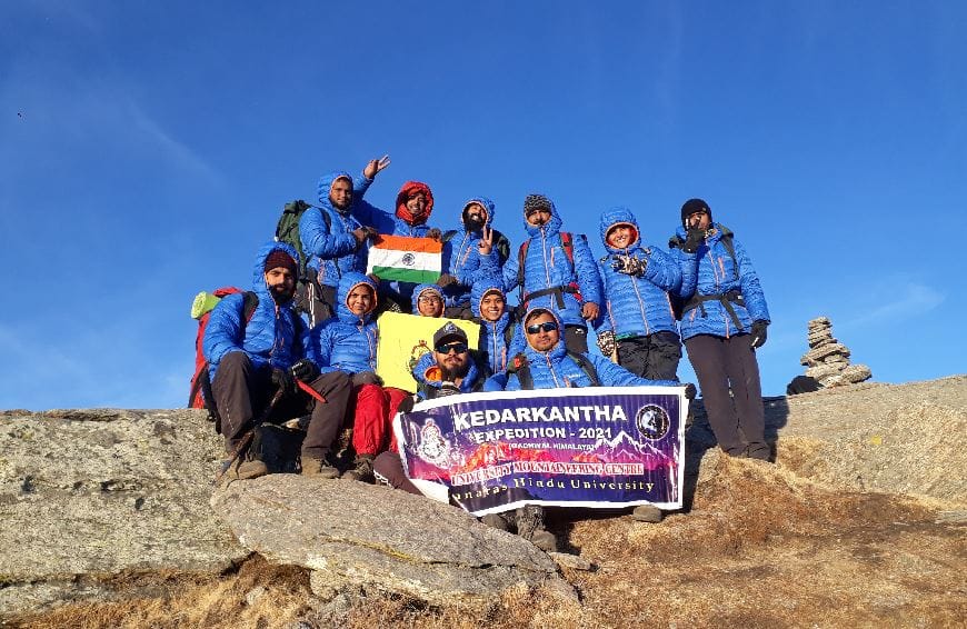 BHU team hoisted the tricolor at Kedarkanth base camp in Garhwal Himalayas