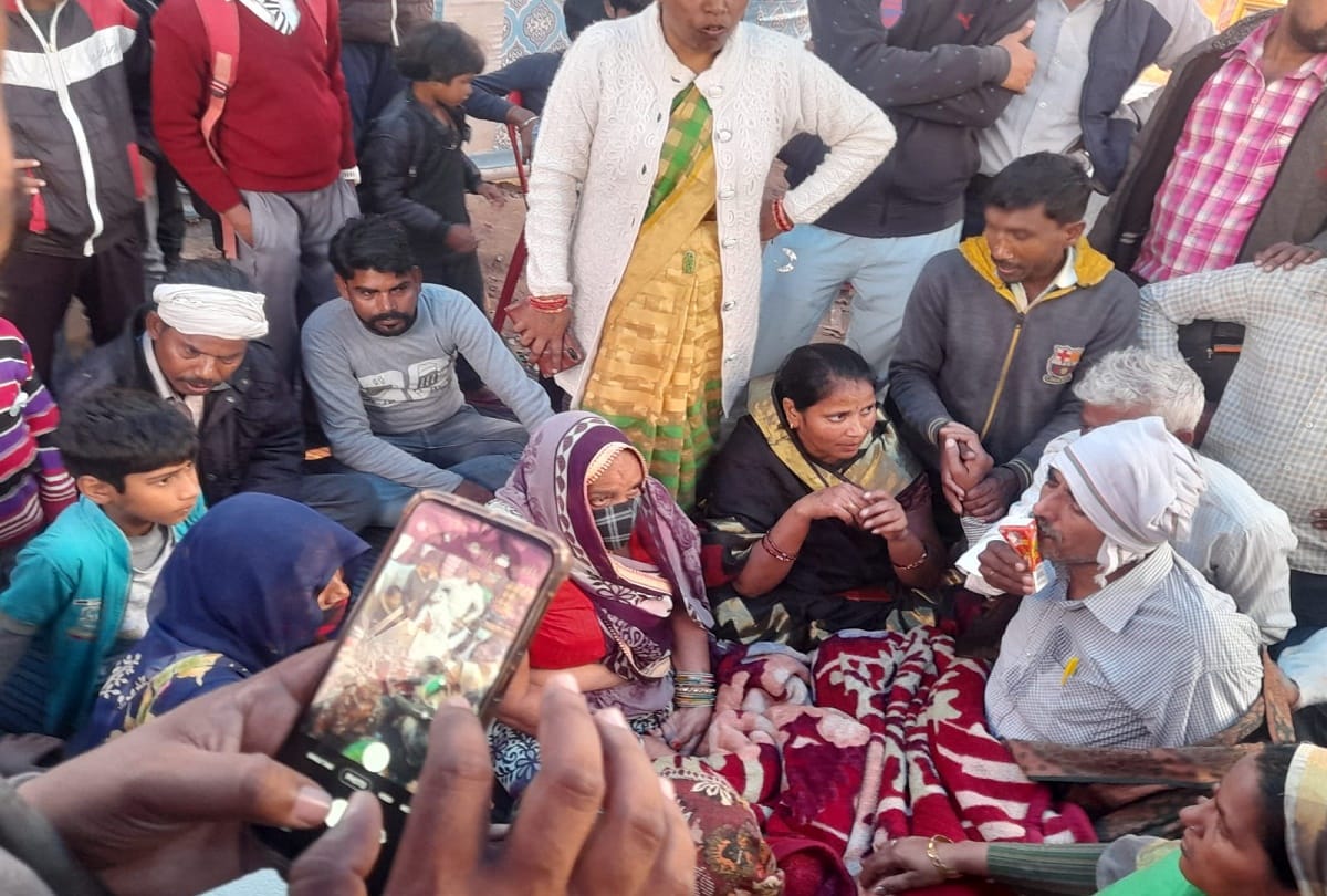 Villagers Protests For Nala Construction In Dhanoli Samadhi By Two Person