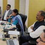 प्रेस कांफ्रेंस में मौजूद अधिकारी।
