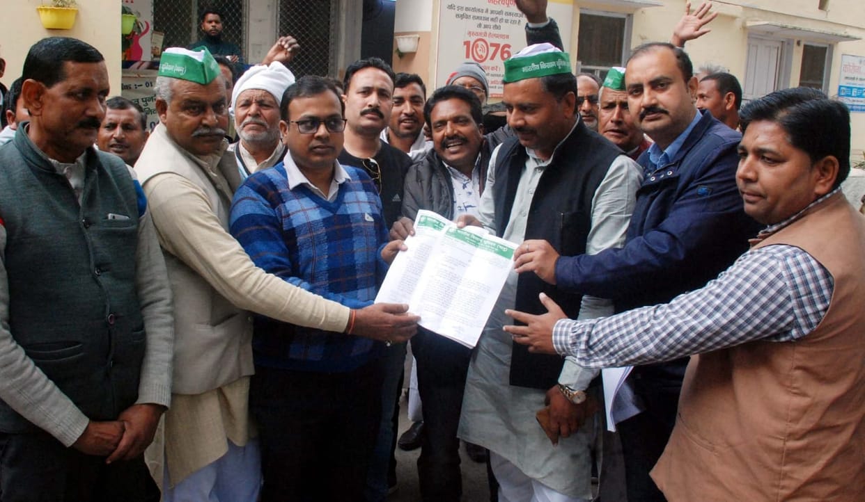 Bhakiyu Bhanu's demonstration at DM office
