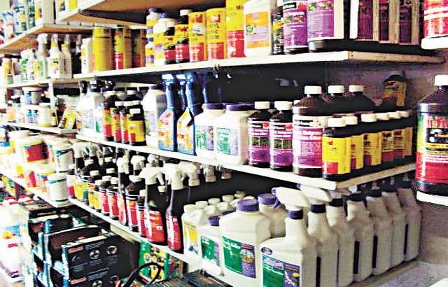 Kheri: License of 500 pesticide sellers in danger